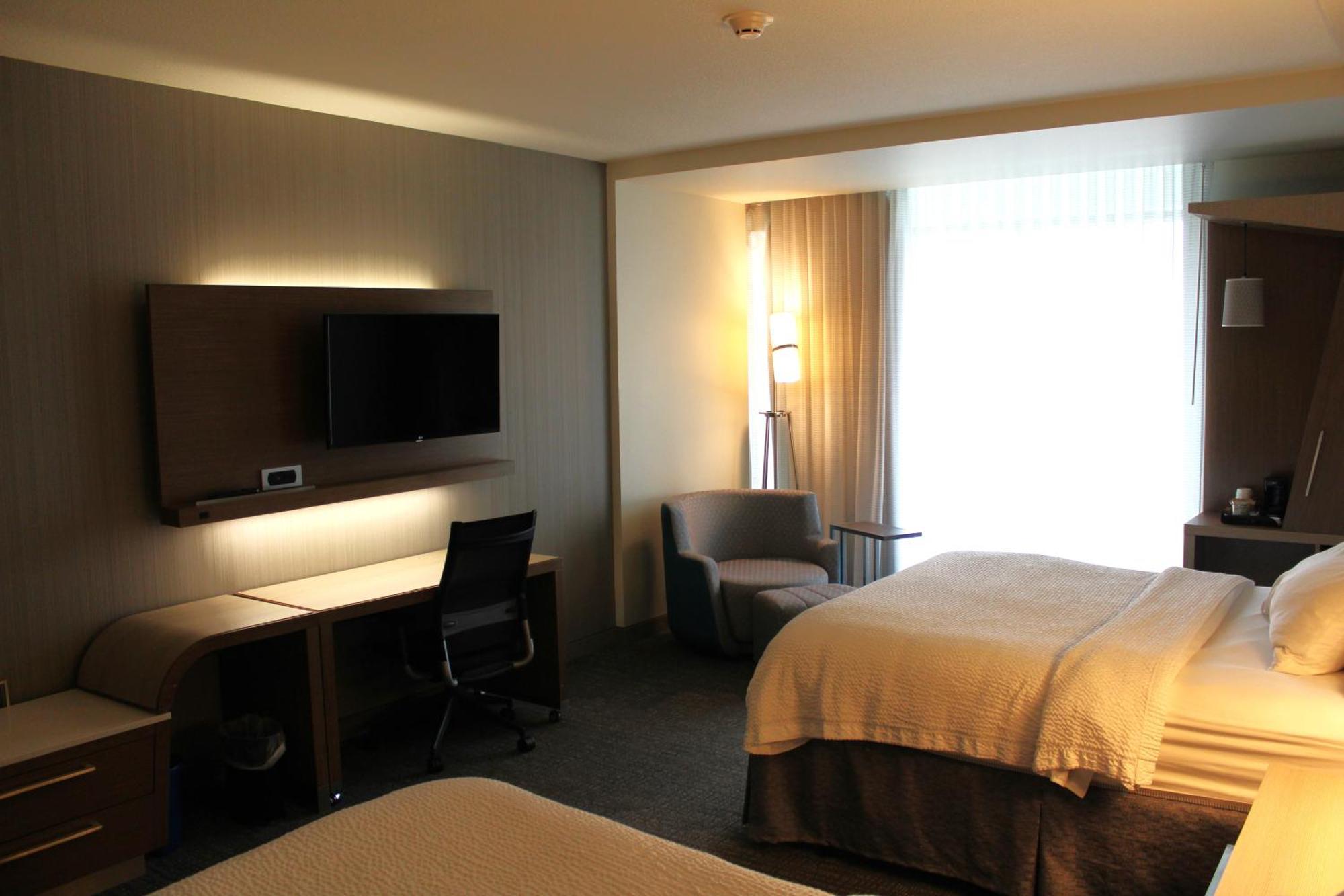 Courtyard By Marriott At Horizon Convention Center Hotel Muncie
