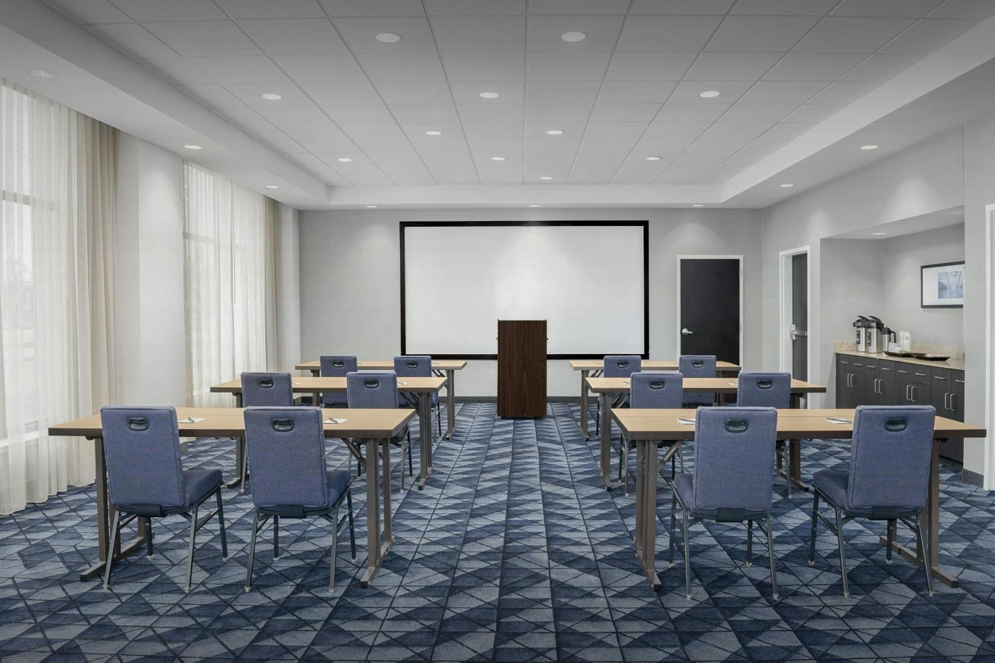 Hotel Courtyard By Marriott At Horizon Convention Center Muncie