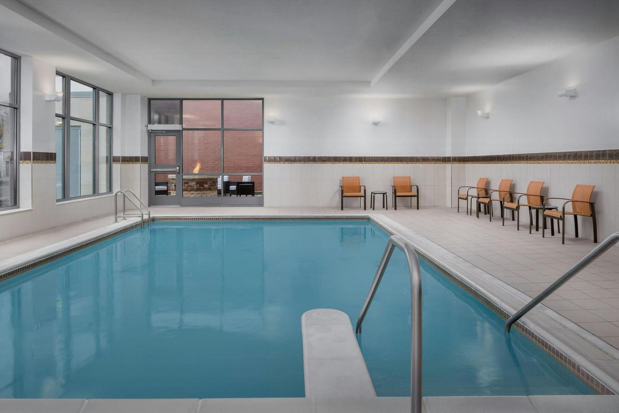 Courtyard By Marriott At Horizon Convention Center Muncie