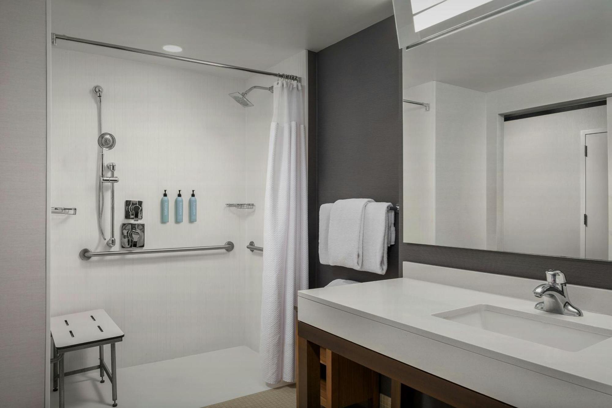 Courtyard By Marriott At Horizon Convention Center Hotel