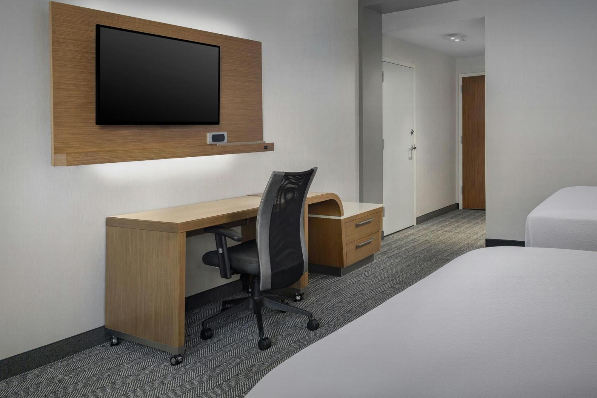 Courtyard By Marriott At Horizon Convention Center Hotel