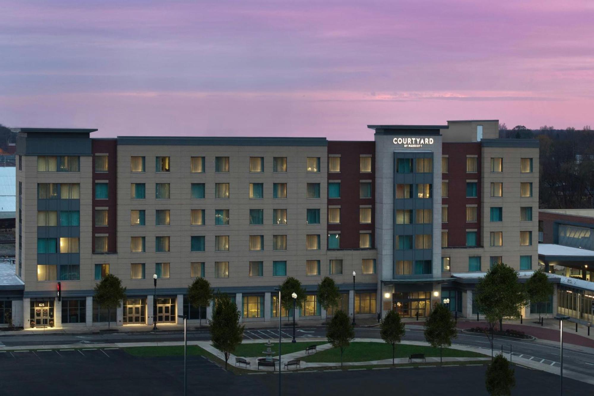 Hotel Courtyard By Marriott At Horizon Convention Center 3*