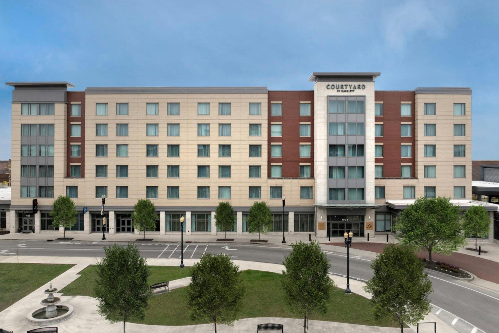 Courtyard By Marriott At Horizon Convention Center Muncie