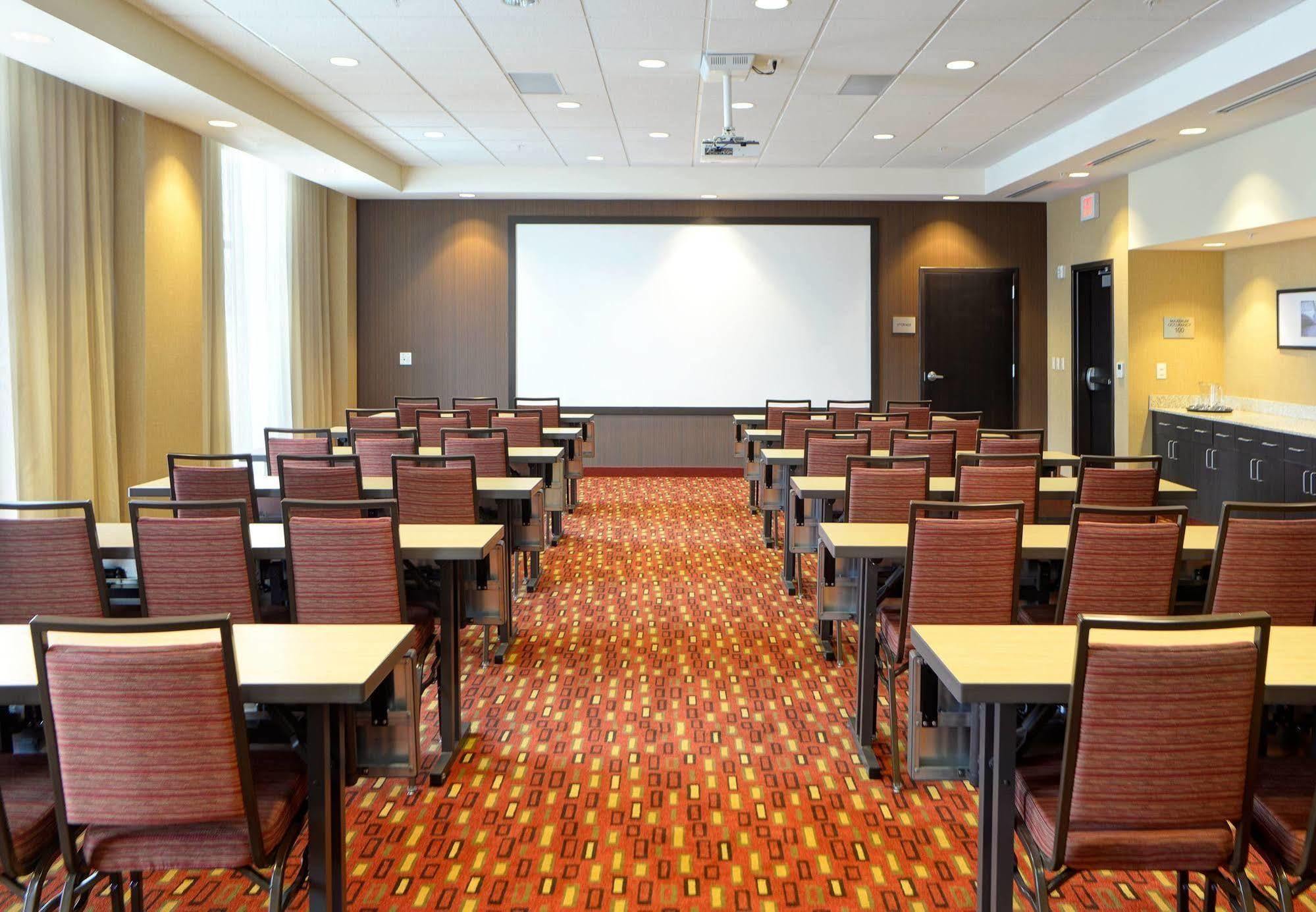 Courtyard By Marriott At Horizon Convention Center 3* Muncie