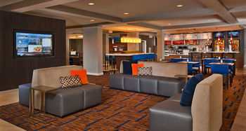 Courtyard By Marriott At Horizon Convention Center Hotel Muncie